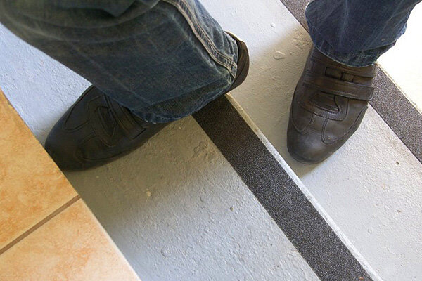 Противоскользящая абразивная лента Antislip Systems черная 100 мм 18,3 м/рулон
