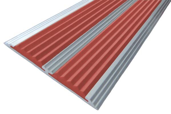 Алюминиевая окрашенная полоса с двумя вставками против скольжения 70 мм/5,5 мм "состаренная медь", цвет вставки красный 3 метра