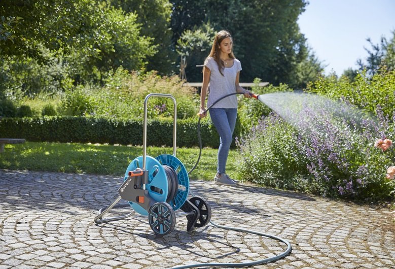 Комплект Gardena: Шланг текстильный Liano 10 м с комплектом для полива и штуцером с наружней резьбой
