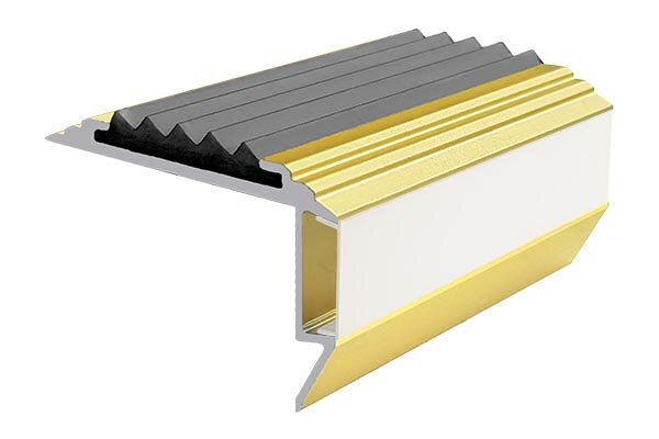 Алюминиевый анодированный накладной угол-порог GlowStep-45 с светодиодной подсветкой 45 мм 2 метра матовое золото, цвет вставки чёрный