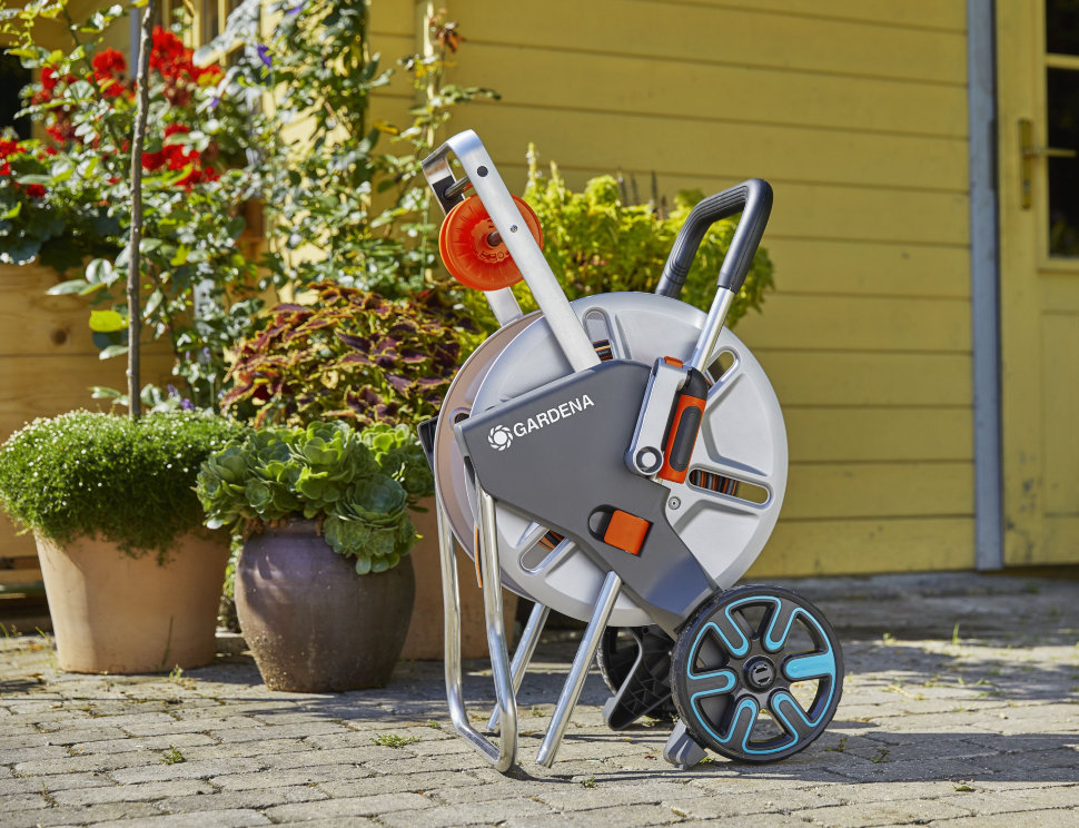 Тележка для шлангов металлическая Gardena AquaRoll M Easy с комплектом для полива