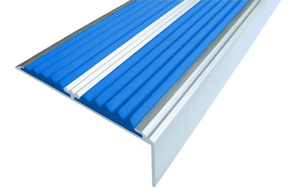 Алюминиевый окрашенный угол-порог с двумя вставками против скольжения 70 мм/5,5 мм/22,5 мм "состаренная бронза", цвет вставки синий 3 метра