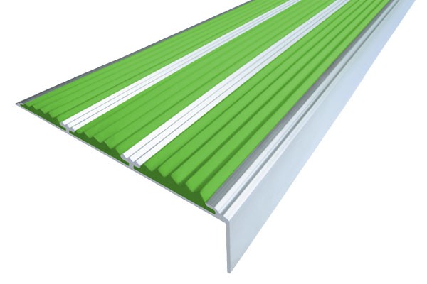 Противоскользящий самоклеющийся угол-порог с тремя вставками 98 мм зеленый 1,33 метра