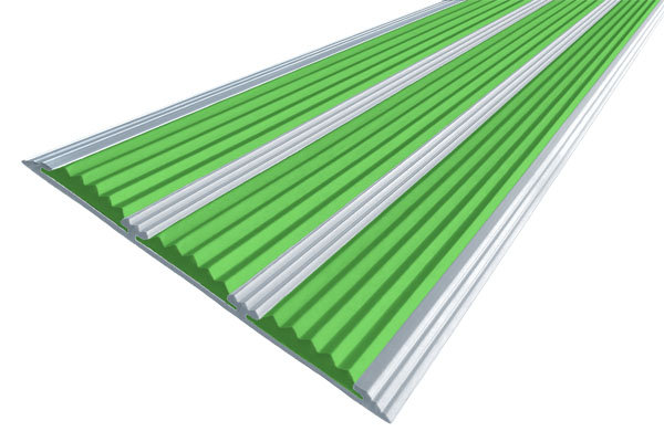 Противоскользящая полоса-порог с тремя вставками 100 мм/5,6 мм зеленая 2 метра