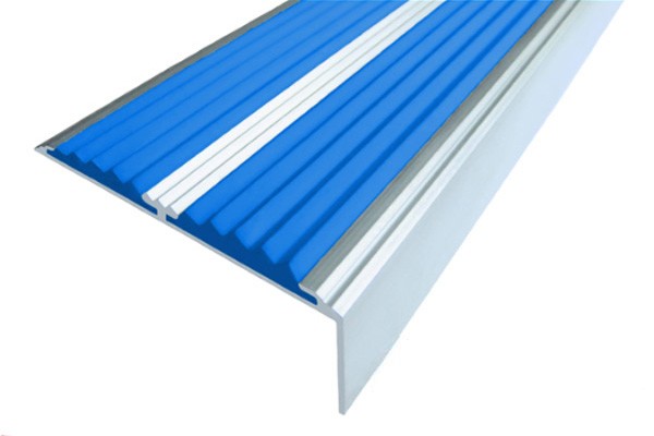 Противоскользящий угол-порог с двумя вставками 70 мм/5,5 мм синий 1,5 метра