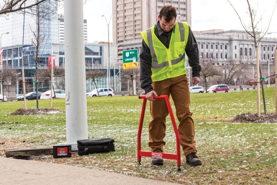 А-рамка для поиска повреждений RIDGID FR-30 и приемник FT-103