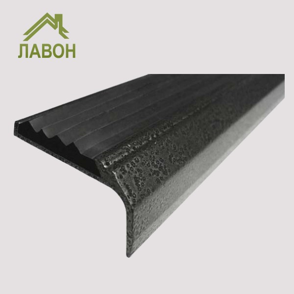 Противоскользящий накладной угол-порог 42 мм/23 мм 1.35 метра покрытие "состаренная серебро", цвет вставки черный