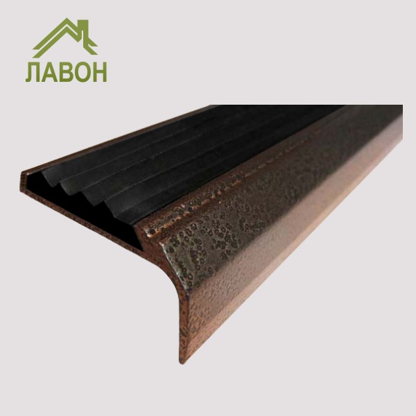 Противоскользящий накладной угол-порог 42 мм/23 мм 1.35 метра покрытие "состаренная медь", цвет вставки черный