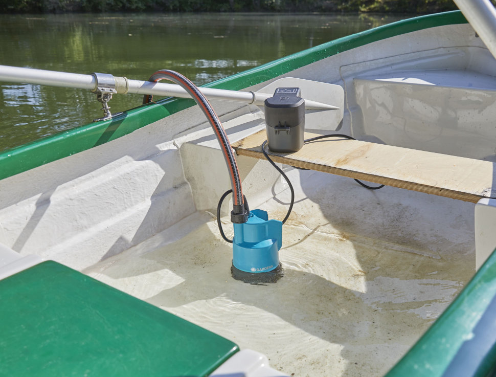 Насос дренажный для чистой воды аккумуляторный Gardena 2000/2 Li-18